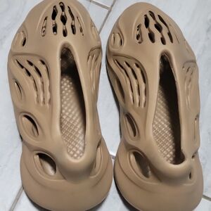 EEZY BOOST 350 V2 FOAM RNNR SIZE 8US